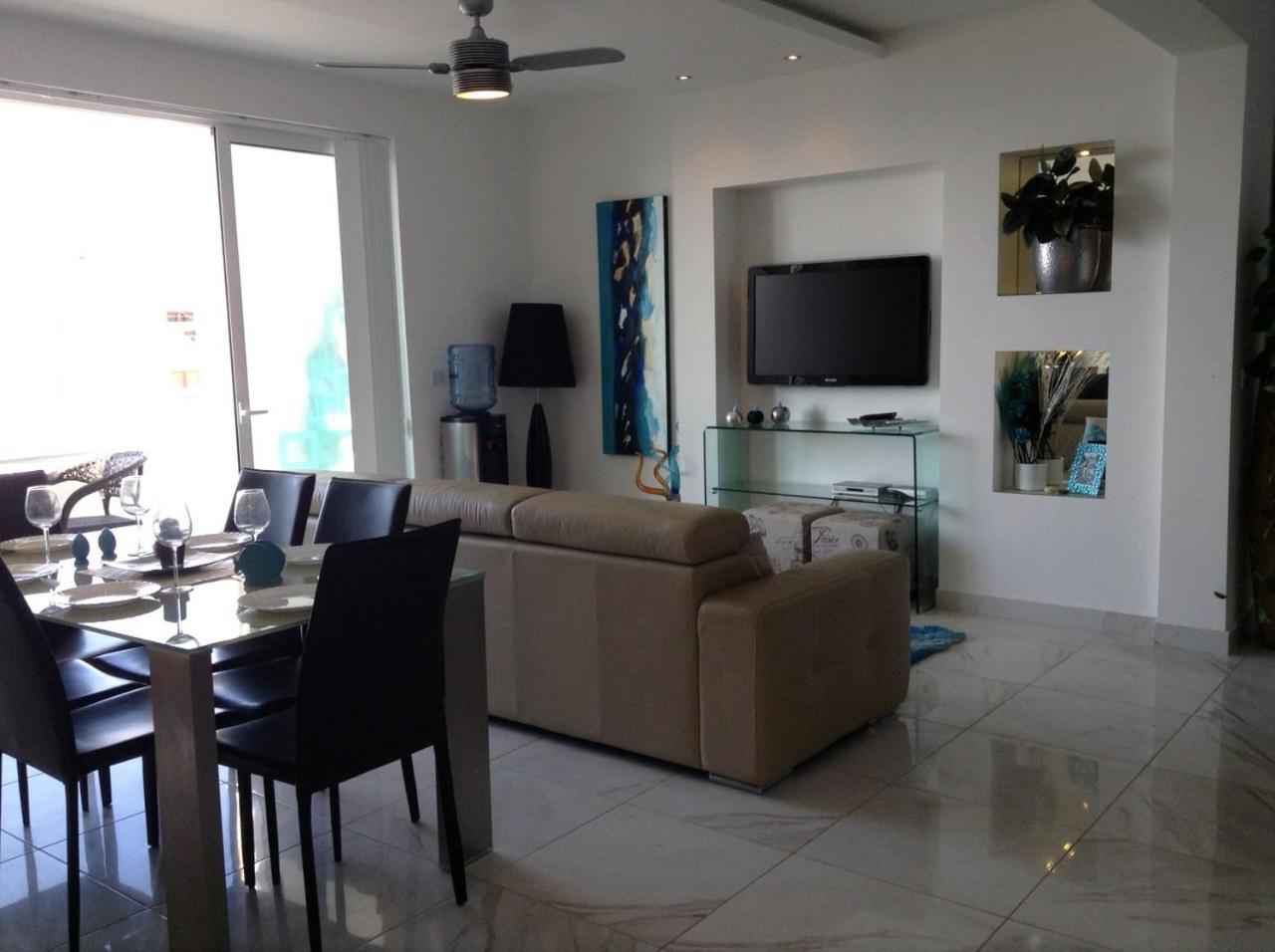 Seafront Apartment With Pool เซนต์พอลส์เบย์ ภายนอก รูปภาพ