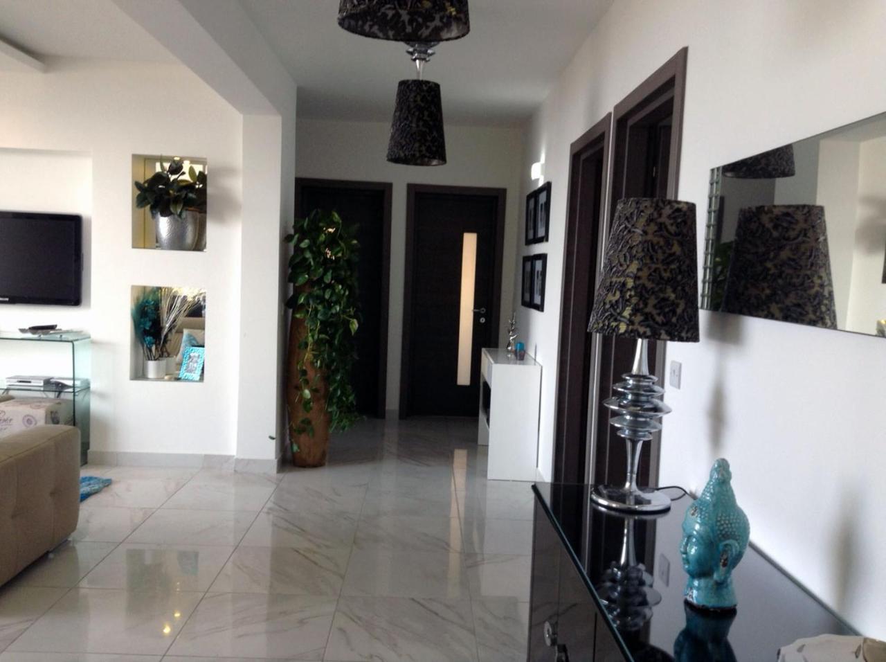 Seafront Apartment With Pool เซนต์พอลส์เบย์ ภายนอก รูปภาพ
