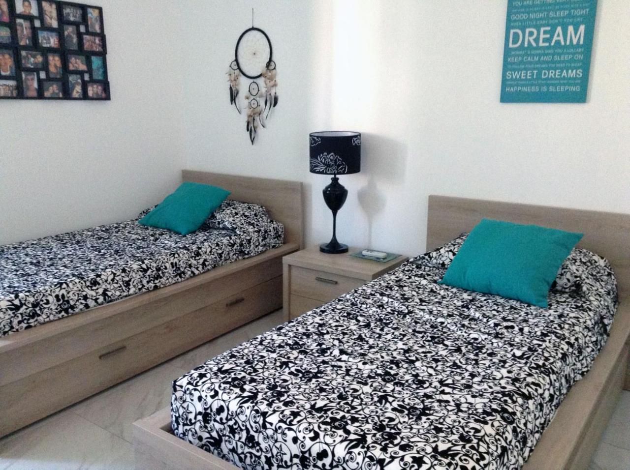 Seafront Apartment With Pool เซนต์พอลส์เบย์ ภายนอก รูปภาพ